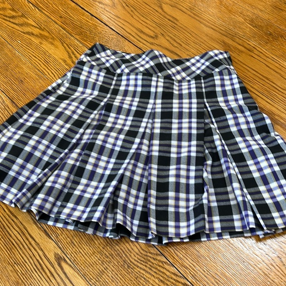 Parker purple/black pleated schoolgirl uniform skirt. Side zip. Size 2. - Picture 1 of 13